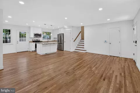 Living - 5502 Aldrich, Springfield, VA 22151 photo 3 of 4