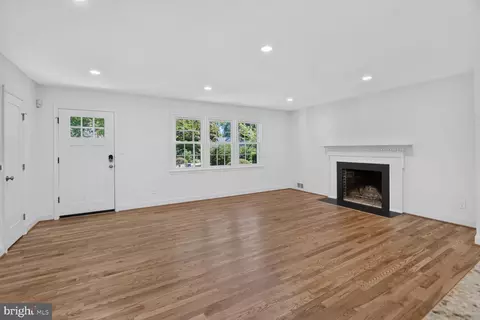 Living - 5502 Aldrich, Springfield, VA 22151 photo 2 of 4