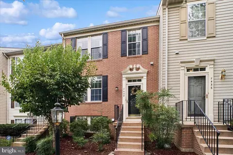 7438 Gadsby Sq, Alexandria, VA 22315
