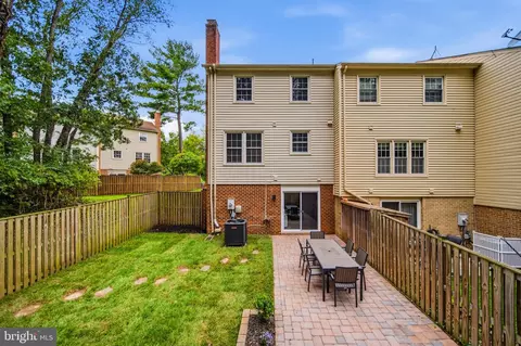 Exterior - 9735 Lakepointe Dr, Burke, VA 22015 photo 4 of 7