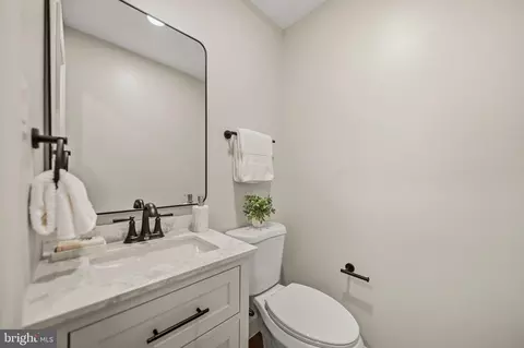 Bath - 9735 Lakepointe Dr, Burke, VA 22015 photo 1 of 6