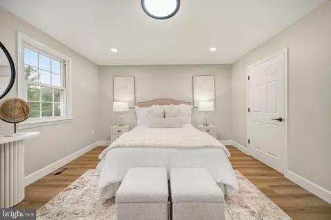 Bedroom - 9735 Lakepointe Dr, Burke, VA 22015 photo 2 of 6
