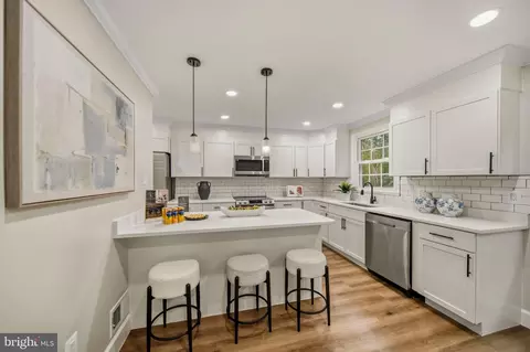 Kitchen - 9735 Lakepointe Dr, Burke, VA 22015 photo 2 of 3