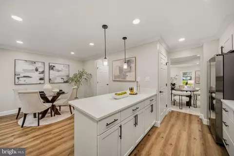 Entry Way - 9735 Lakepointe Dr, Burke, VA 22015 photo 2 of 5