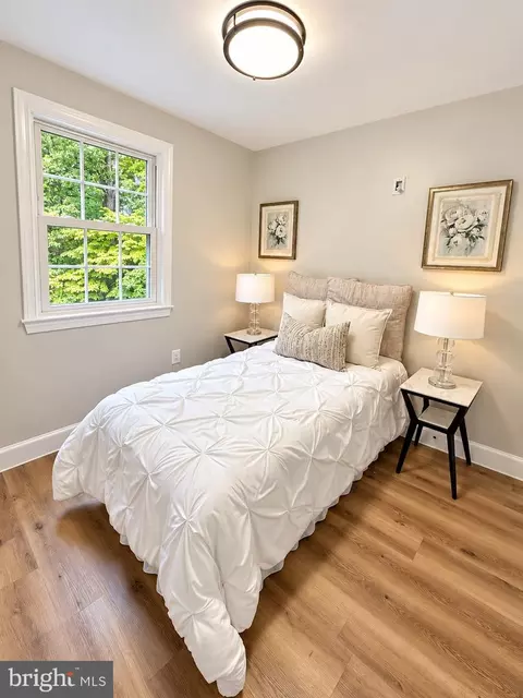 Bedroom - 9735 Lakepointe Dr, Burke, VA 22015 photo 4 of 6