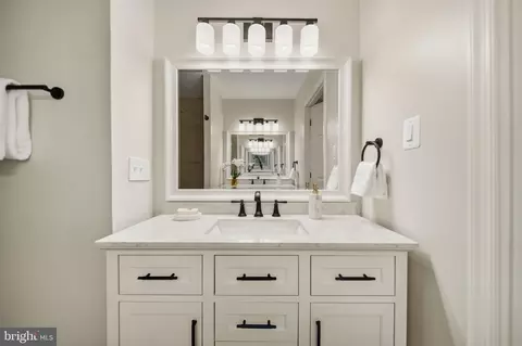 Bath - 9735 Lakepointe Dr, Burke, VA 22015 photo 3 of 6
