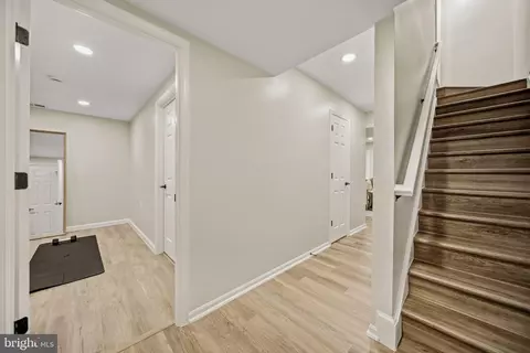 Entry Way - 9735 Lakepointe Dr, Burke, VA 22015 photo 5 of 5