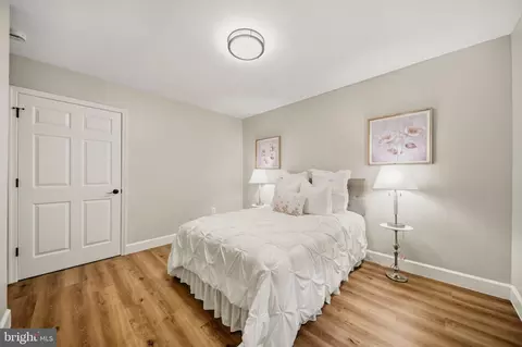 Bedroom - 9735 Lakepointe Dr, Burke, VA 22015 photo 6 of 6