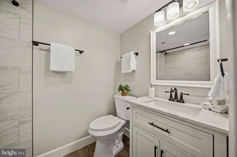 Bath - 9735 Lakepointe Dr, Burke, VA 22015 photo 6 of 6