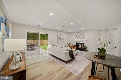 Living - 9735 Lakepointe Dr, Burke, VA 22015 photo 5 of 5