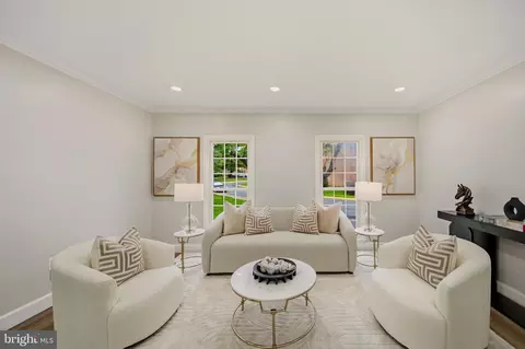 Living - 9735 Lakepointe Dr, Burke, VA 22015 photo 1 of 5