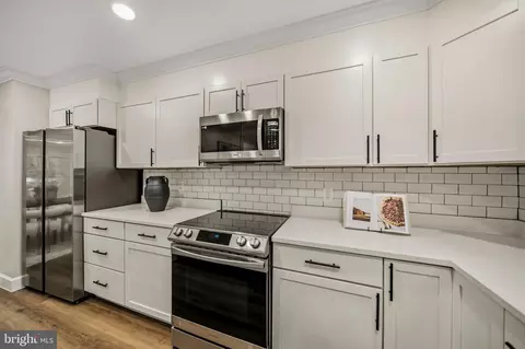 Kitchen - 9735 Lakepointe Dr, Burke, VA 22015 photo 3 of 3