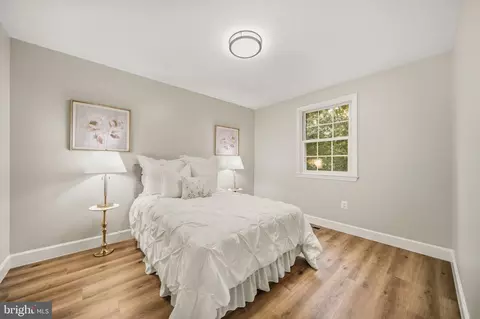 Bedroom - 9735 Lakepointe Dr, Burke, VA 22015 photo 5 of 6