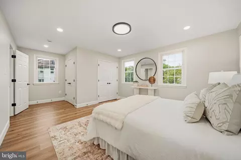 Bedroom - 9735 Lakepointe Dr, Burke, VA 22015 photo 3 of 6