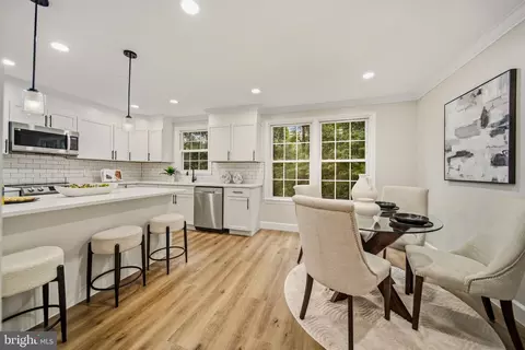 Dining - 9735 Lakepointe Dr, Burke, VA 22015 photo 2 of 4