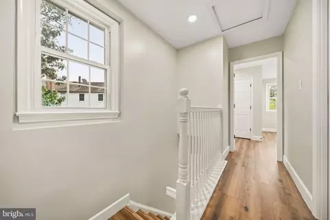 Entry Way - 9735 Lakepointe Dr, Burke, VA 22015 photo 3 of 5