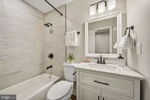 Bath - 9735 Lakepointe Dr, Burke, VA 22015 photo 5 of 6