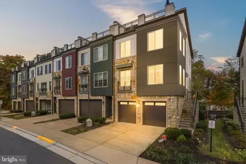 2874 Lowen Rd, Alexandria, VA 22303