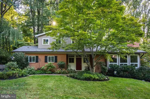 9115 Santayana Dr, Fairfax, VA 22031