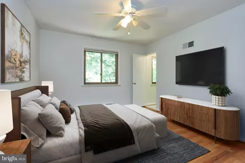 Bedroom - 2418 Cloudcroft Sq, Reston, VA 20191 photo 3 of 7