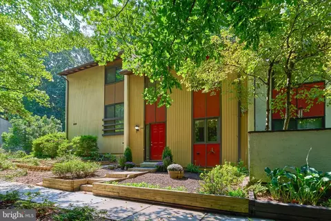 Exterior - 2418 Cloudcroft Sq, Reston, VA 20191 photo 2 of 9