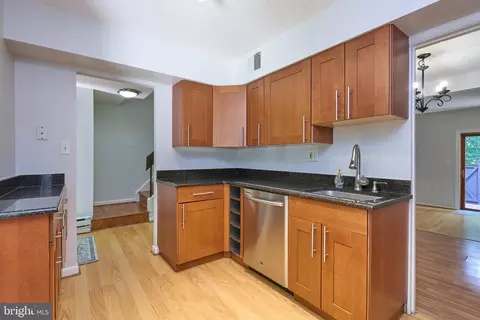 Kitchen - 2418 Cloudcroft Sq, Reston, VA 20191 photo 2 of 2