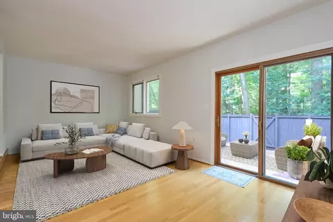 Living - 2418 Cloudcroft Sq, Reston, VA 20191 photo 2 of 7