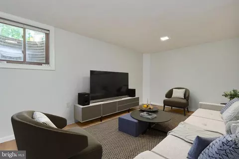 Living - 2418 Cloudcroft Sq, Reston, VA 20191 photo 6 of 7