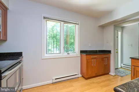 Entry Way - 2418 Cloudcroft Sq, Reston, VA 20191 photo 2 of 2