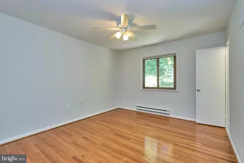 Bedroom - 2418 Cloudcroft Sq, Reston, VA 20191 photo 1 of 7