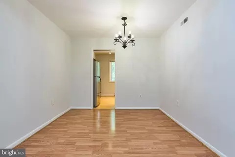 Dining - 2418 Cloudcroft Sq, Reston, VA 20191 photo 2 of 3