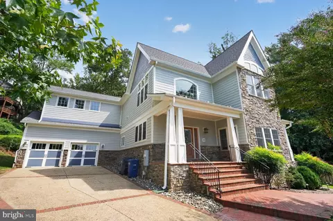 7200 Michael Pl, Falls Church, VA 22046