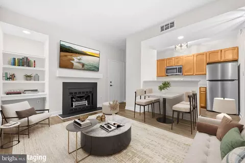 3901 Penderview Dr #1502, Fairfax, VA 22033