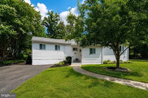 3237 Dye Dr, Falls Church, VA 22042