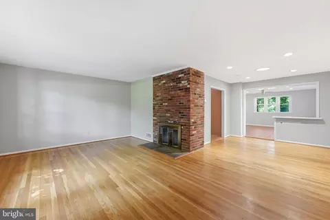 Living - 6800 Ava St, Springfield, VA 22152 photo 2 of 12