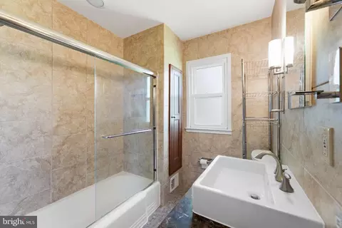 Bath - 6800 Ava St, Springfield, VA 22152 photo 2 of 3
