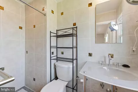 Bath - 6800 Ava St, Springfield, VA 22152 photo 1 of 3