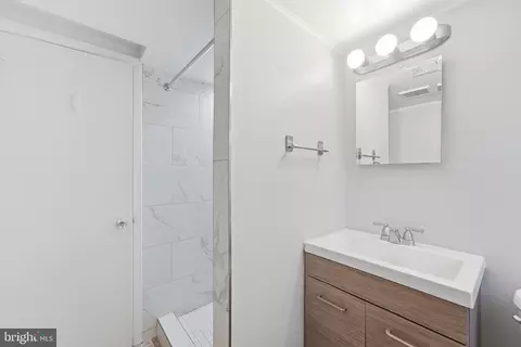 Bath - 6800 Ava St, Springfield, VA 22152 photo 3 of 3