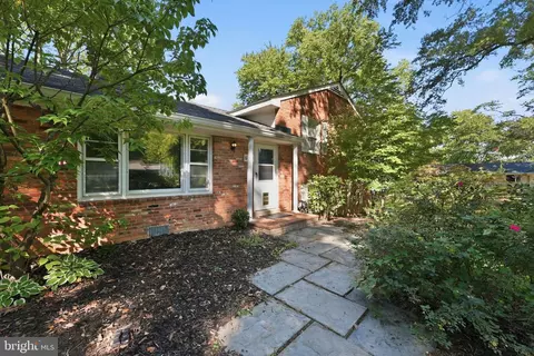 Exterior - 6800 Ava St, Springfield, VA 22152 photo 3 of 8