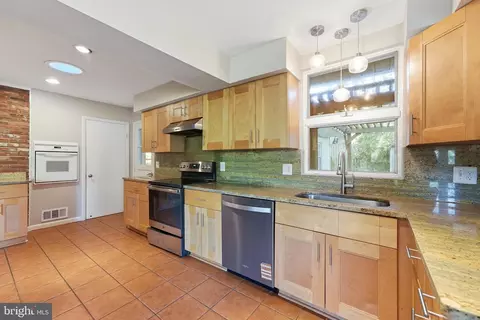 Kitchen - 6800 Ava St, Springfield, VA 22152 photo 2 of 3