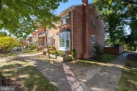 6415 Seven Oaks Dr, Falls Church, VA 22042
