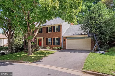 Exterior - 1623 Linway Park Dr, Mclean, VA 22101 photo 2 of 4