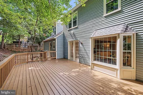 Exterior - 1623 Linway Park Dr, Mclean, VA 22101 photo 3 of 4
