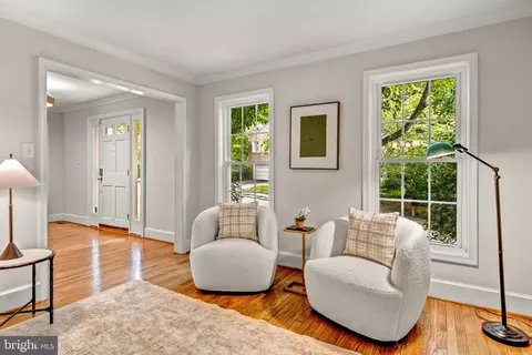 Entry Way - 1623 Linway Park Dr, Mclean, VA 22101 photo 3 of 6