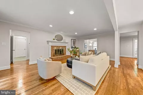 Living - 1623 Linway Park Dr, Mclean, VA 22101 photo 4 of 4