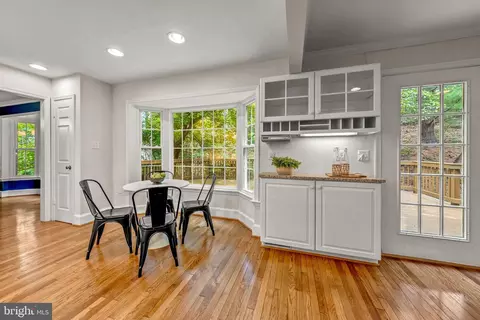 Dining - 1623 Linway Park Dr, Mclean, VA 22101 photo 3 of 3