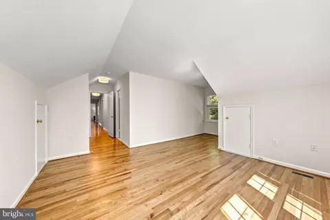 Entry Way - 1623 Linway Park Dr, Mclean, VA 22101 photo 6 of 6