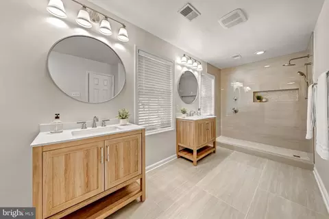 Bath - 1623 Linway Park Dr, Mclean, VA 22101 photo 2 of 6