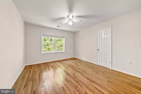 Bedroom - 1623 Linway Park Dr, Mclean, VA 22101 photo 4 of 6
