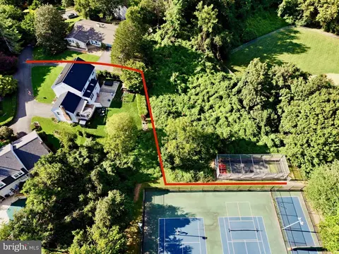 View/Area - 1623 Linway Park Dr, Mclean, VA 22101 photo 1 of 6